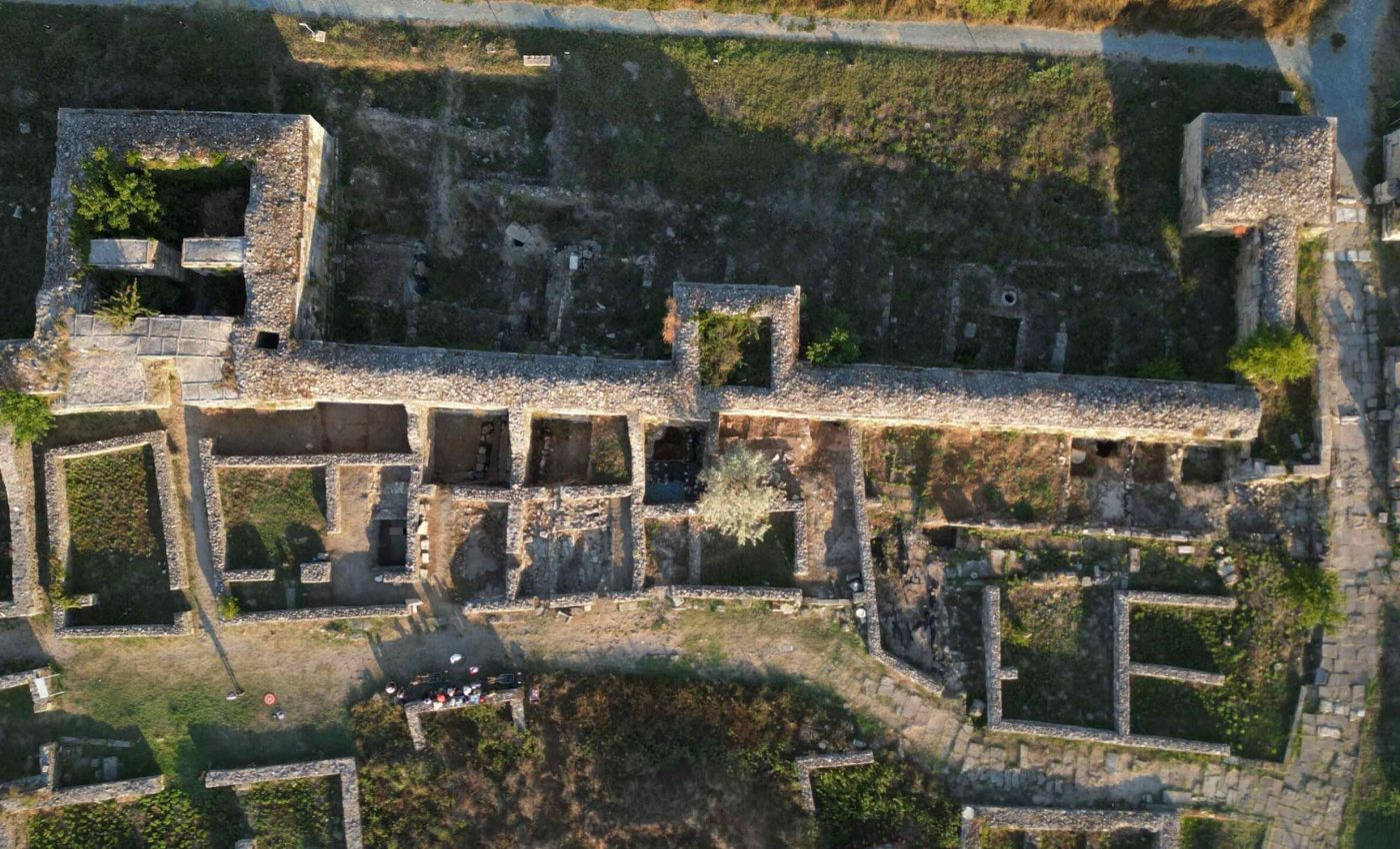 Archaeologists find chest full of Roman coins and precious jewelry
