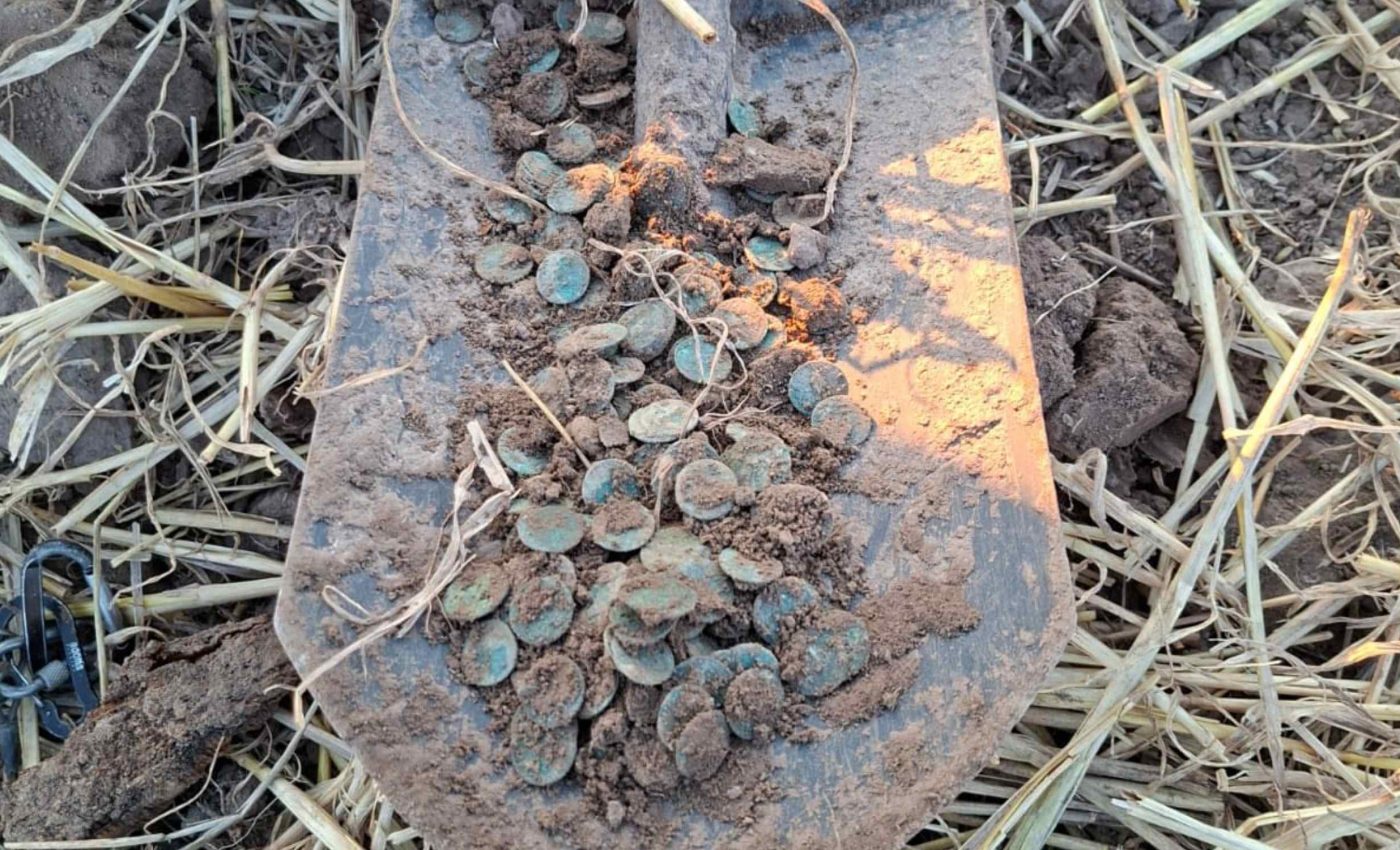 Metal detector discovers a hidden treasure of 5,000 silver coins