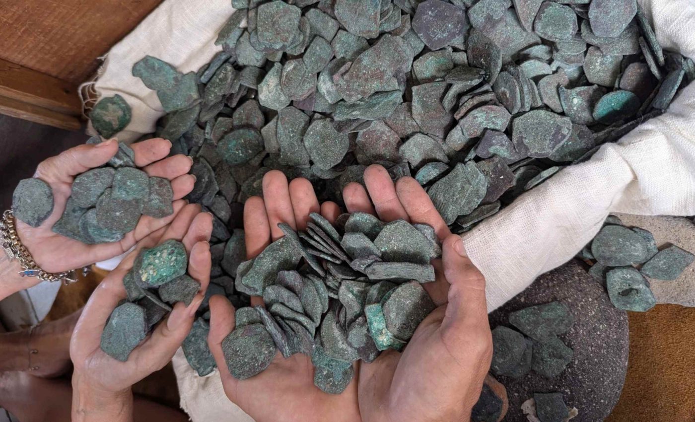 Divers discover $1 million in gold coins from a Spanish shipwreck