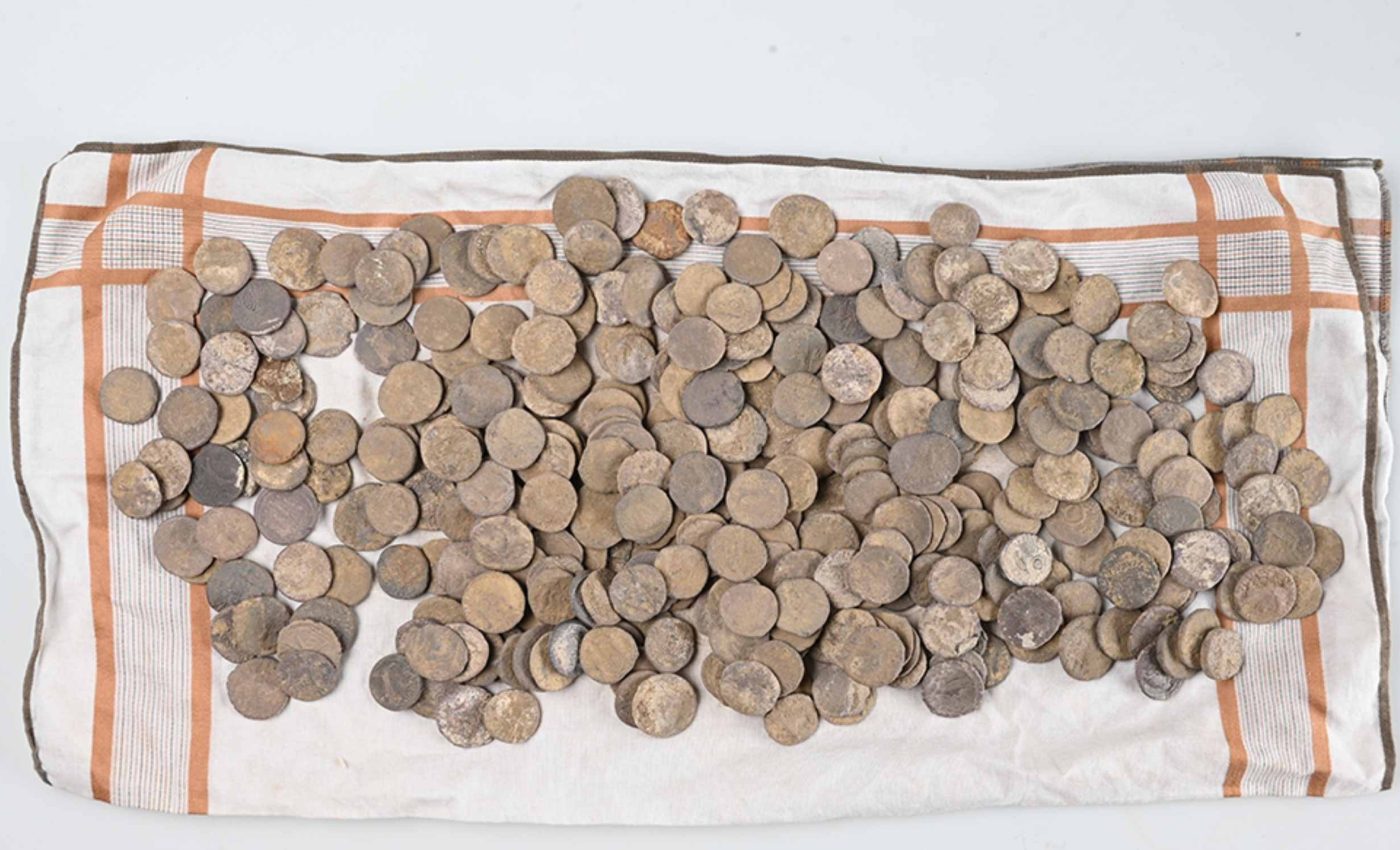 Treasure hunter discovers a Roman hoard containing hundreds of coins