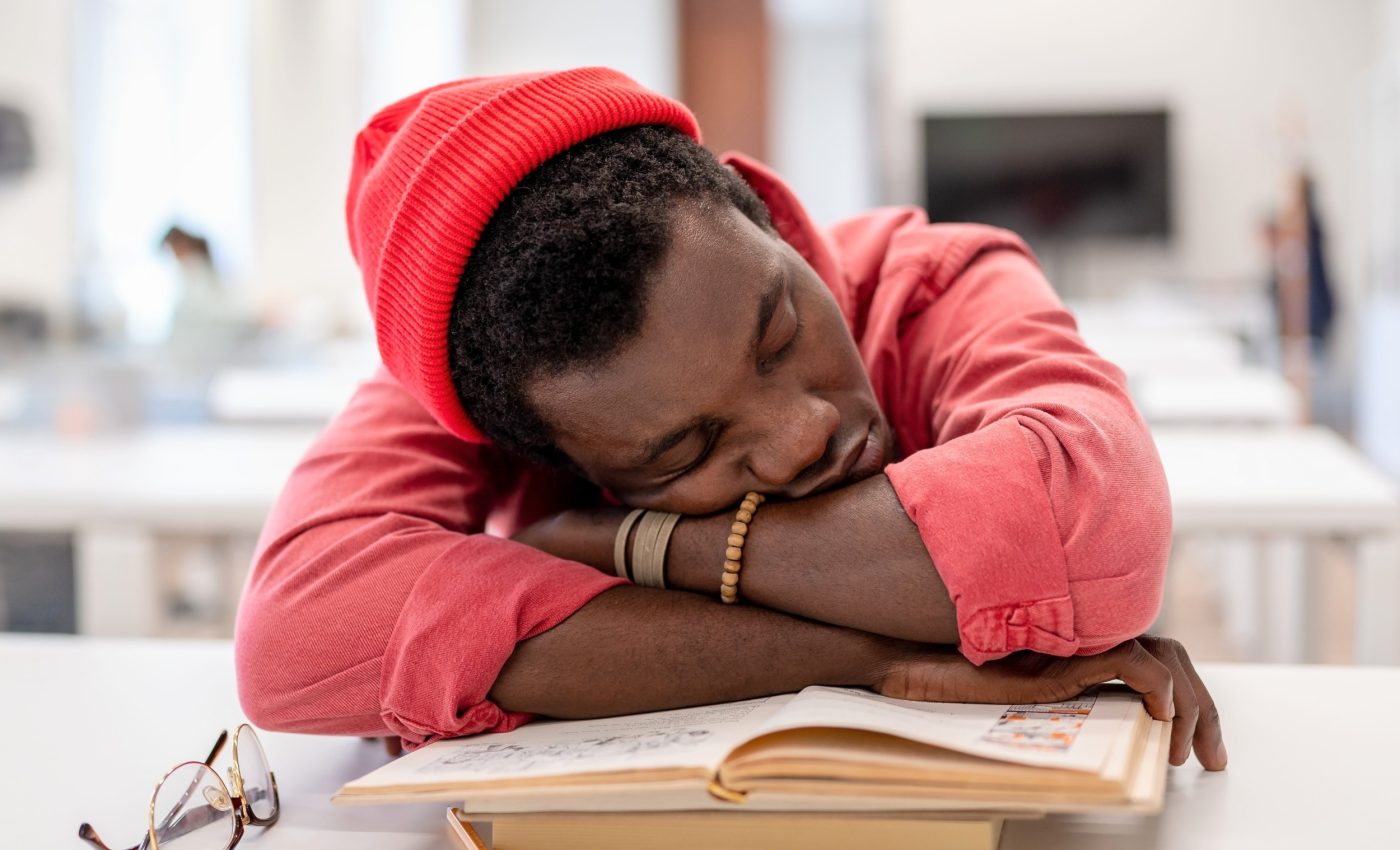 Hidden 'sleep switch' triggers a sudden tipping point in the brain