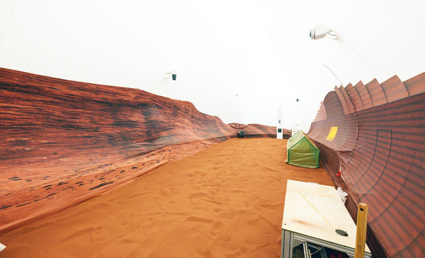British pilot will train with NASA to spend more than a year in a Mars simulation