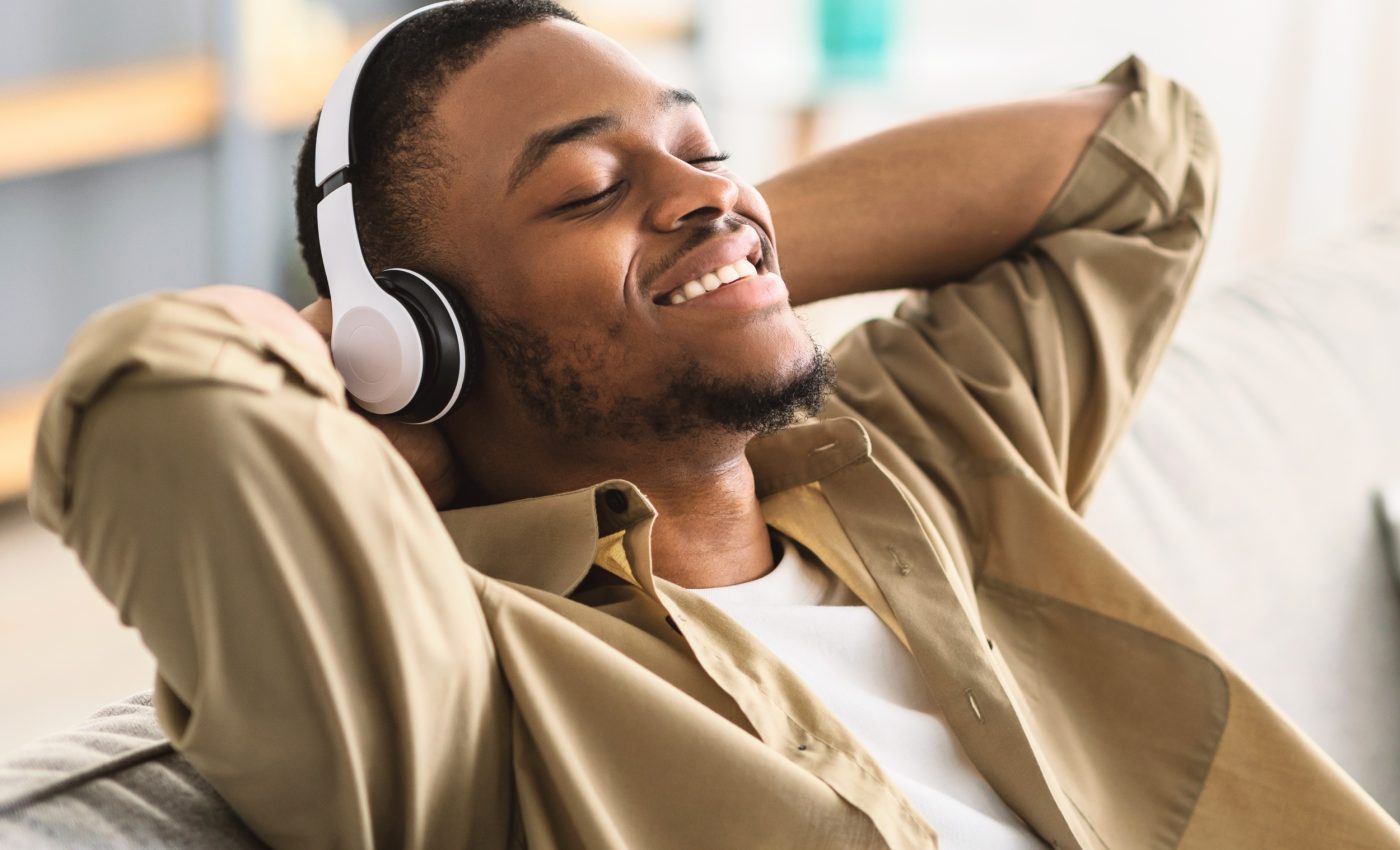 Blinking to the beat: How our eyes respond to music