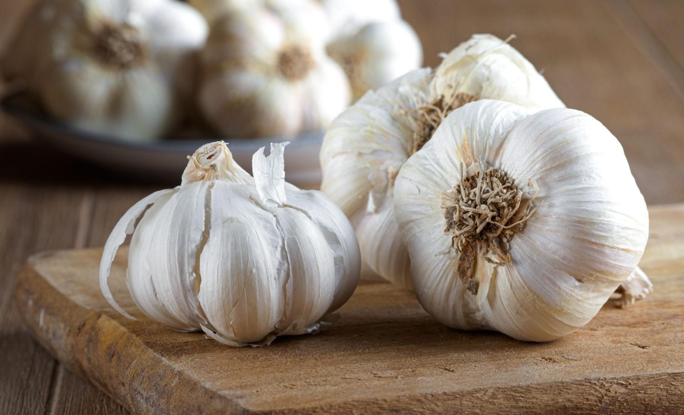 Garlic rinse may scrub out bacteria just as well as mouthwash