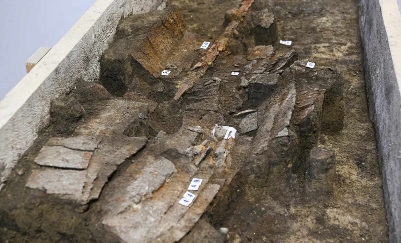 Archaeologists discover the tomb and sword of a warrior from 1,300 years ago