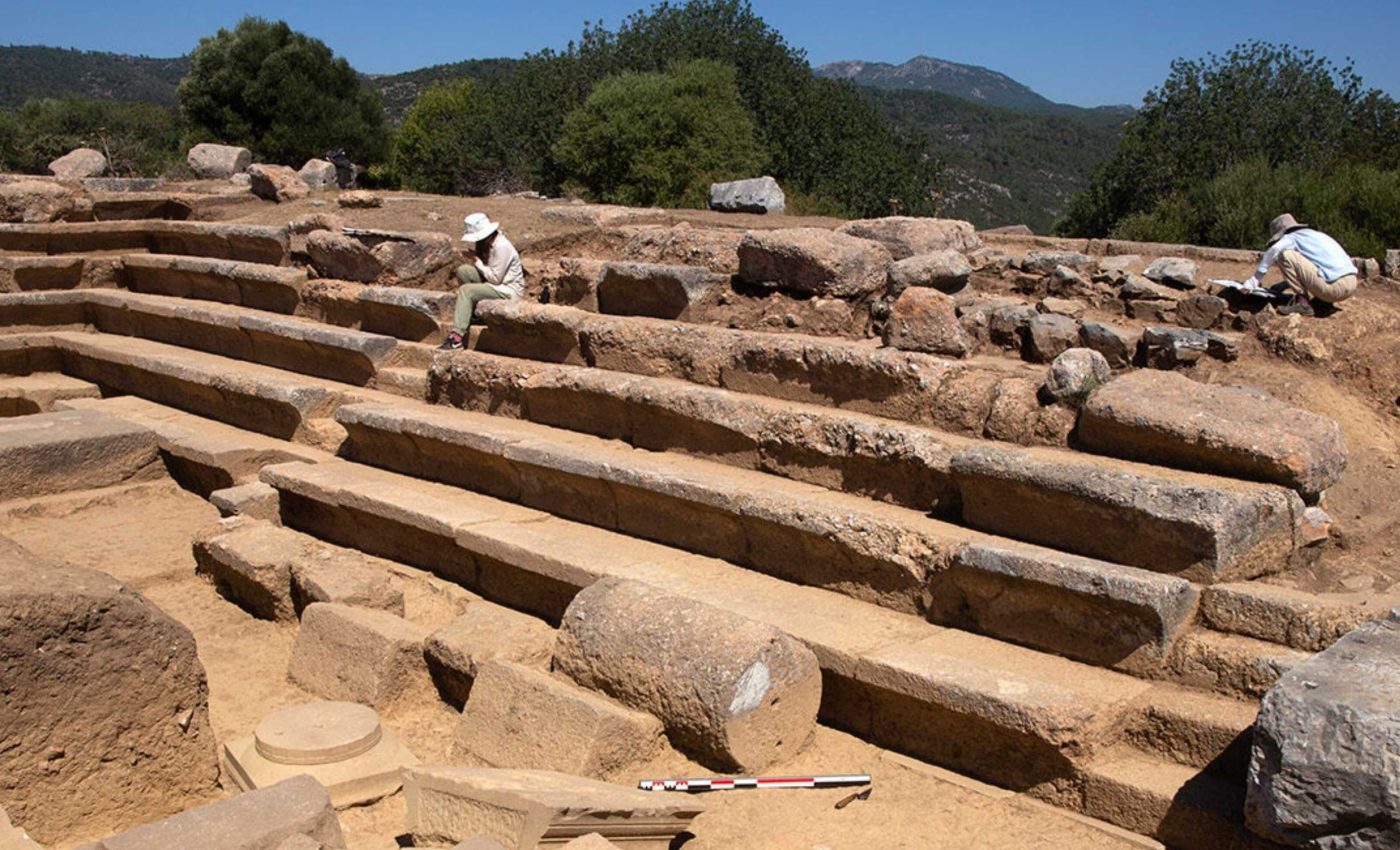 Archaeologists found a treasure hoard of Persian gold that's been buried for 2,400 years