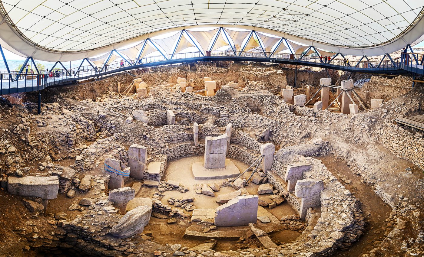 Archaeologists find a life-size human statue hidden 12,000 years ago