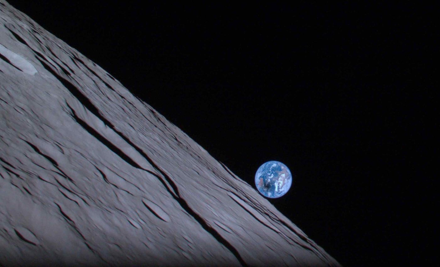 Spacecraft snaps incredible photo of Earth before crashing into the Moon