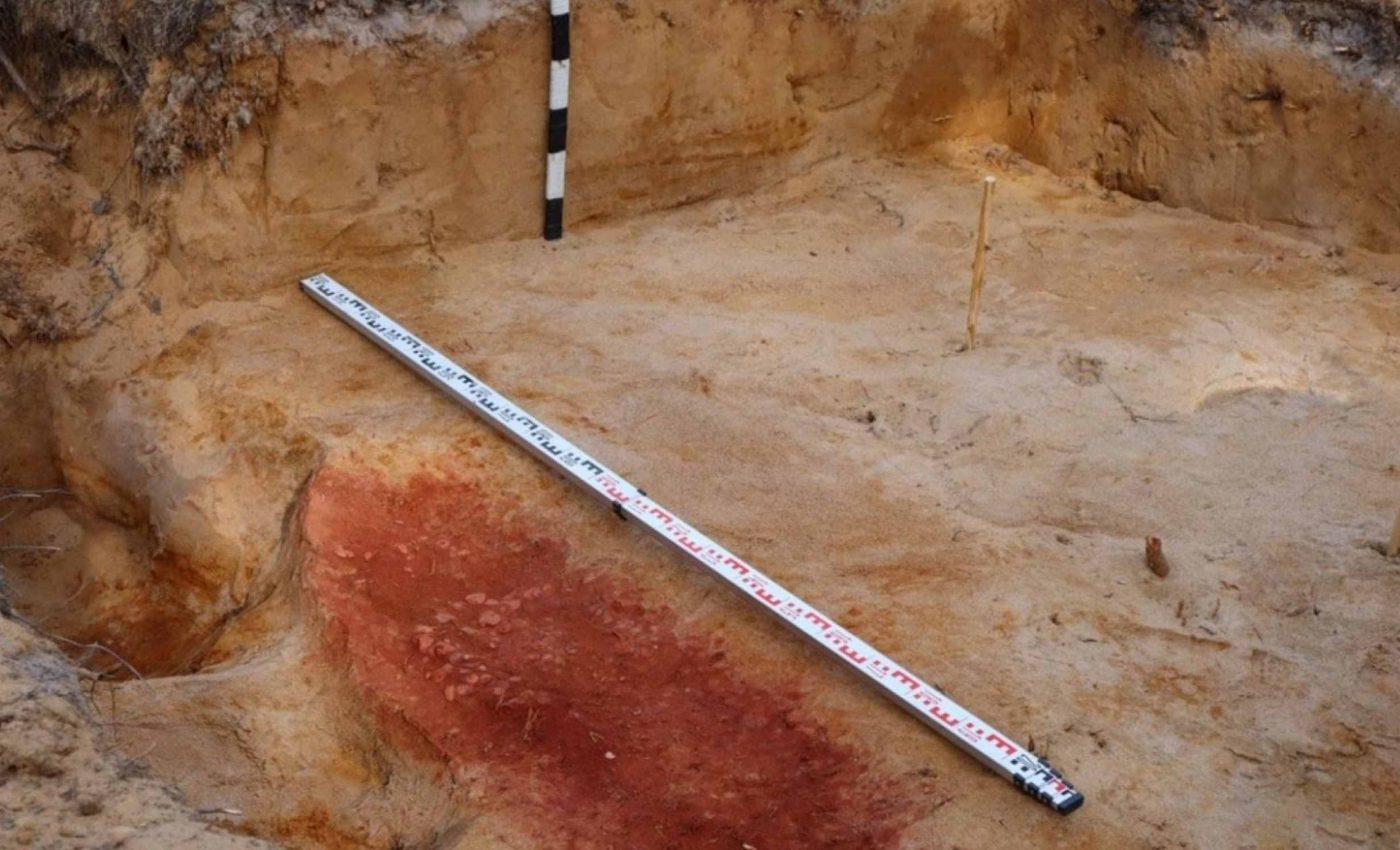 Tomb buried 5,400 years ago was decorated with pieces of amber, making it 'shiny'