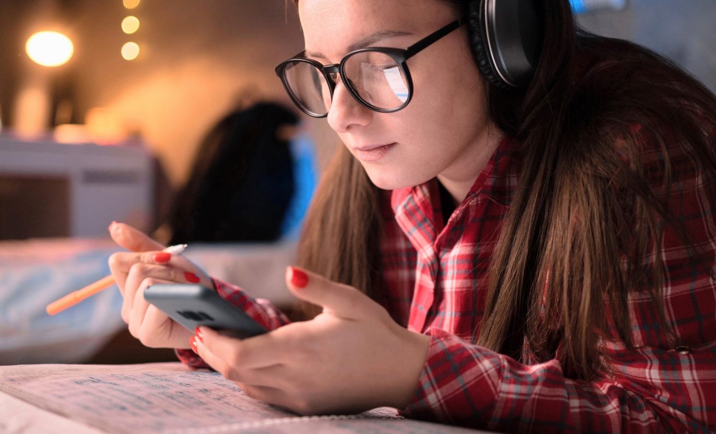 Teens’ weekend sleep habits may be harming their brains